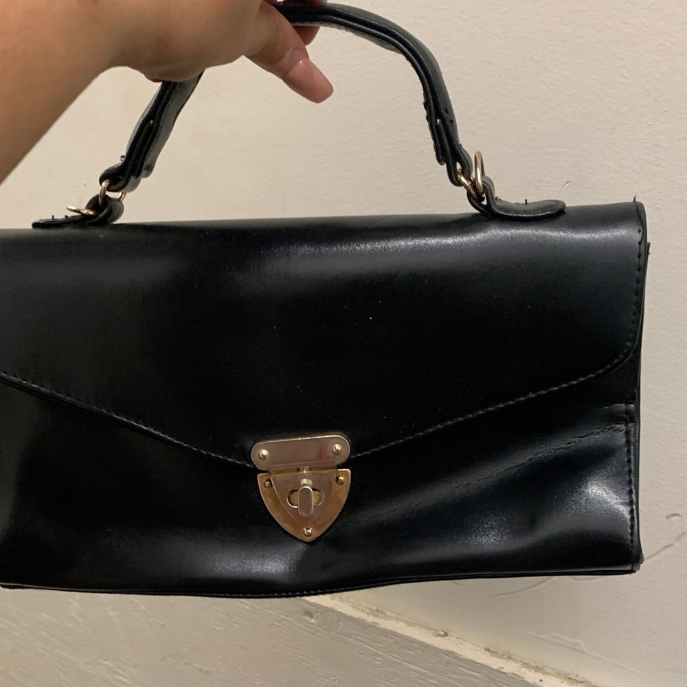 Vintage Black Leather‎ Handbag with gold turn lock